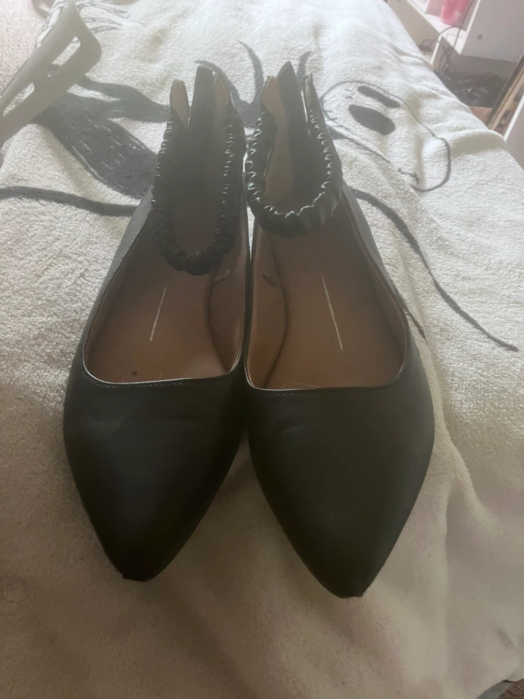 Vionic Women's Black Pointed Toe Flats