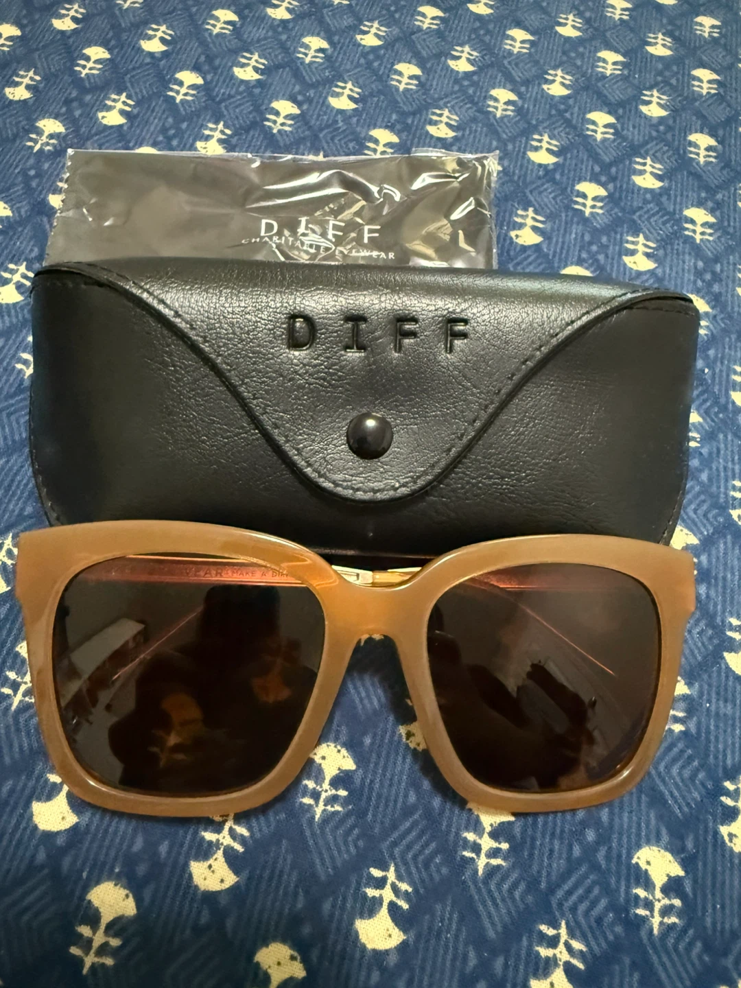 DIFF Eyewear Sunglasses with Case