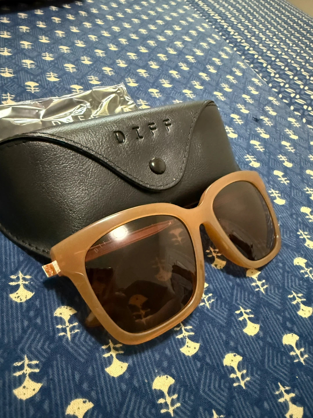 DIFF Eyewear Sunglasses with Case - photo 2