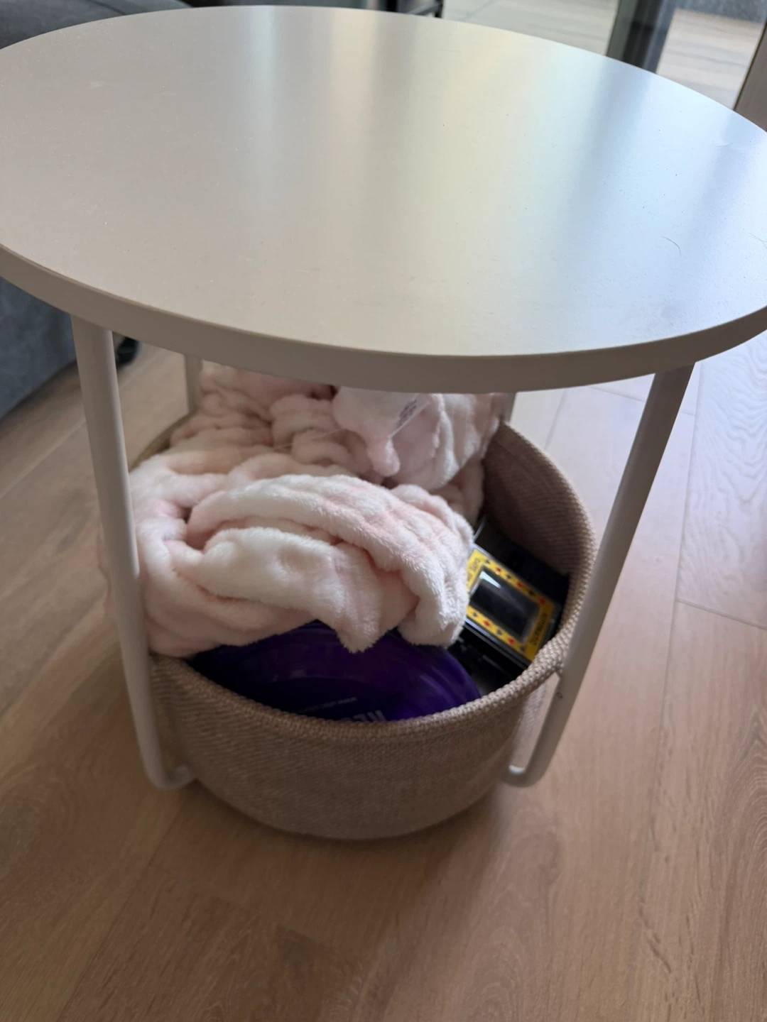 White Side Table with Storage Basket - photo 3