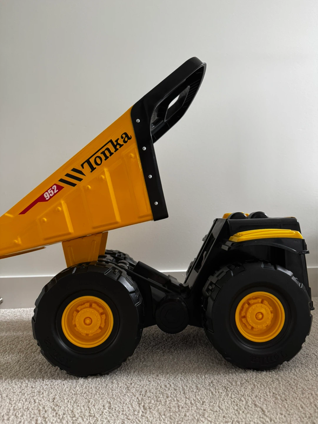 Tonka 952 Dump Truck Toy - photo 3