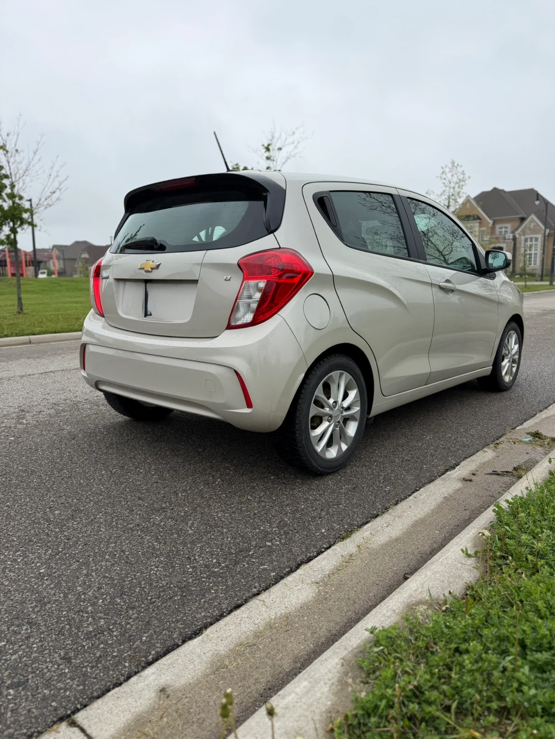 Chevrolet Spark LT Hatchback - photo 3