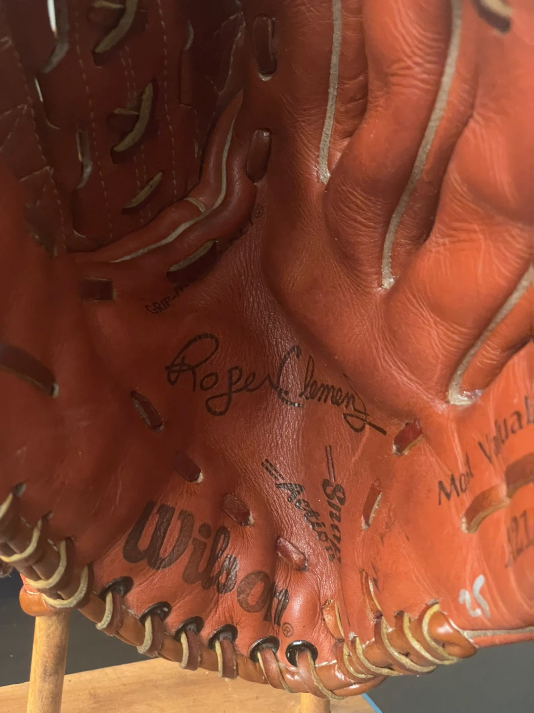 Wilson Baseball Glove Signed by Roger Clemens - photo 5