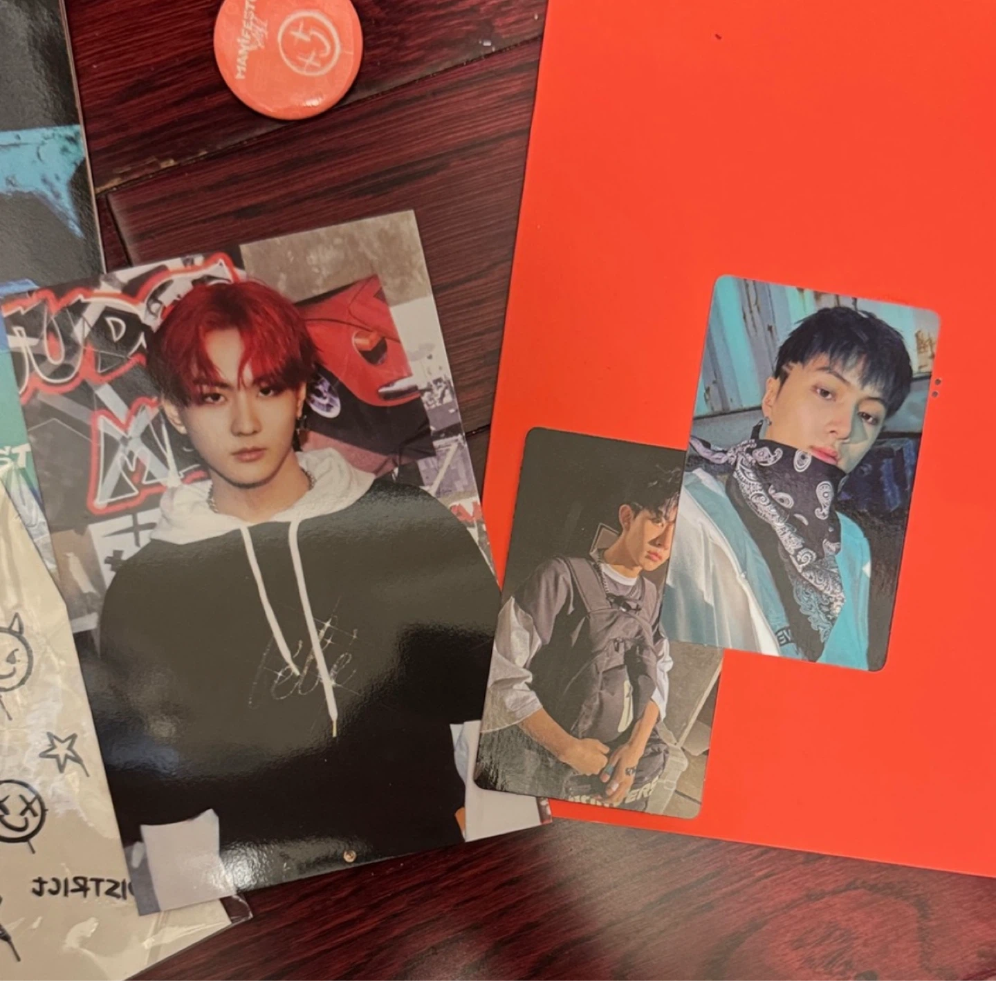 ENHYPEN MANIFESTO: DAY 1 Album with Photocards and Stickers - photo 3