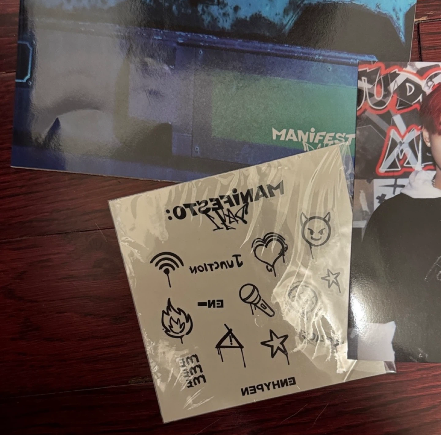 ENHYPEN MANIFESTO: DAY 1 Album with Photocards and Stickers - photo 4