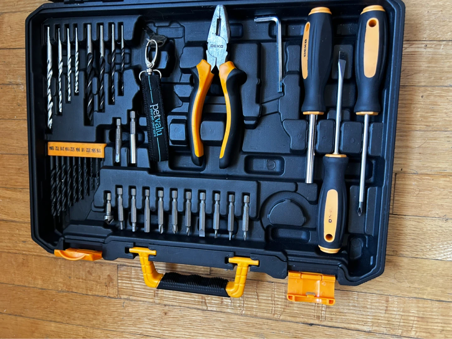 DEKO 100 Piece Home Tool Kit with Case - photo 4