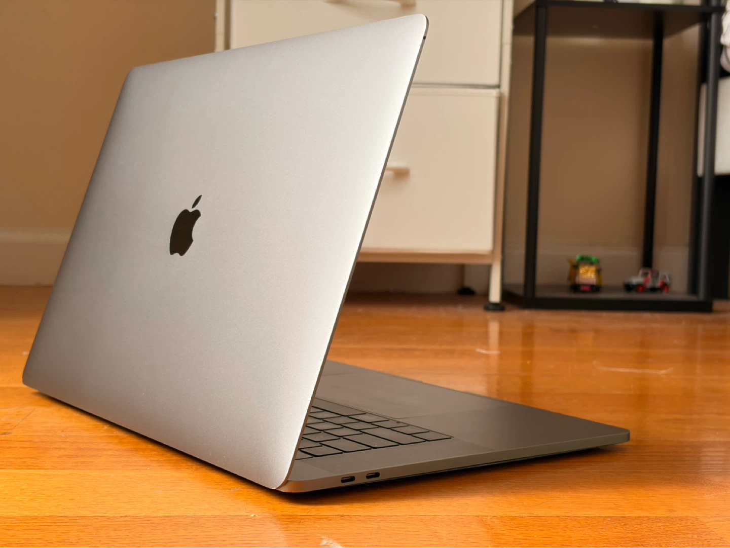 MacBook Pro (Retina, 15-inch, 2017) — 1TB / i7 / 16GB - photo 3