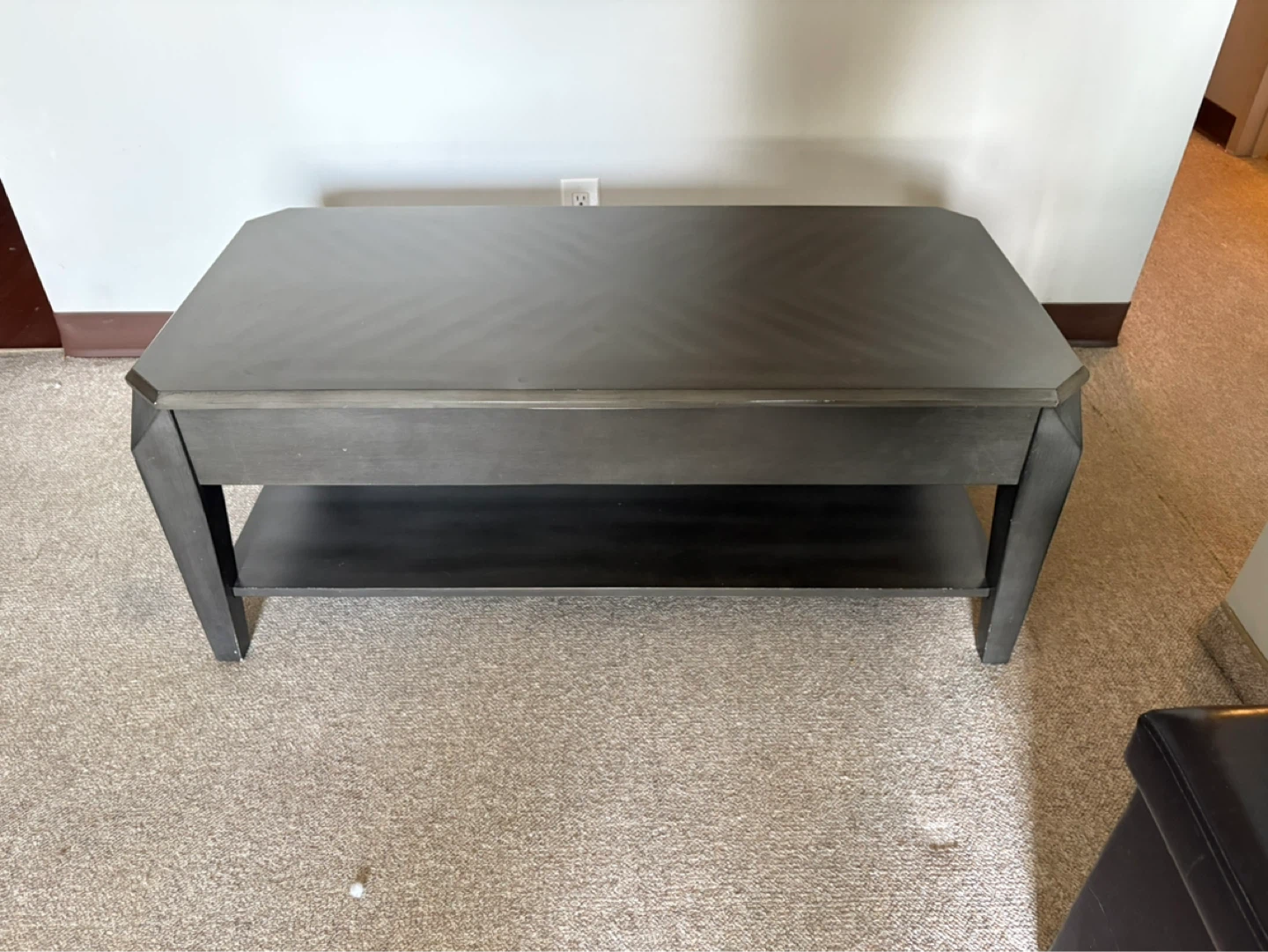 Lift top coffee table