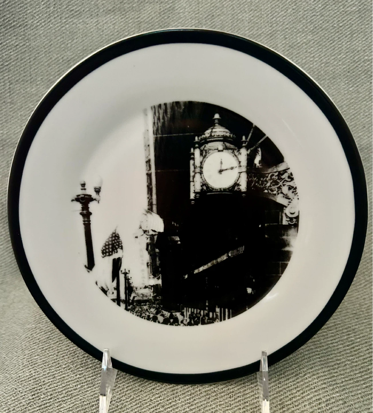 Marshall Field's 2006 Dessert Plates Set of Four in Original Box - photo 2