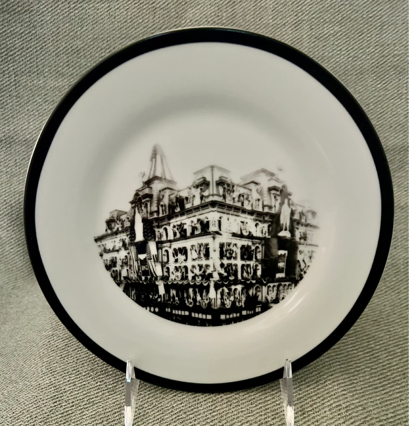 Marshall Field's 2006 Dessert Plates Set of Four in Original Box - photo 4
