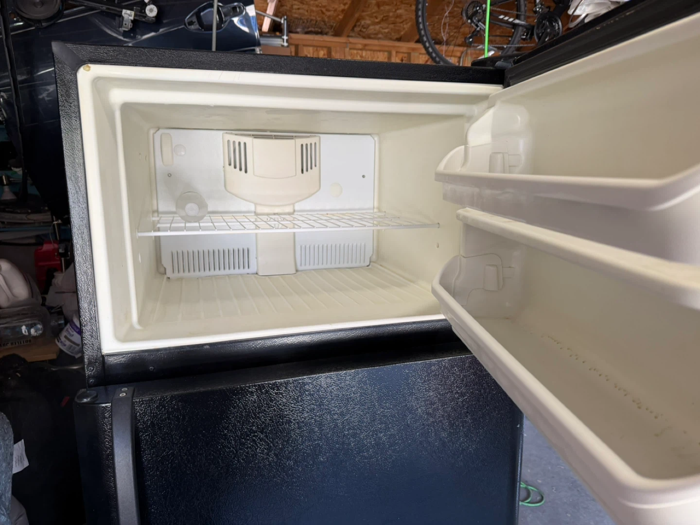 Frigidaire Refrigerator - photo 4