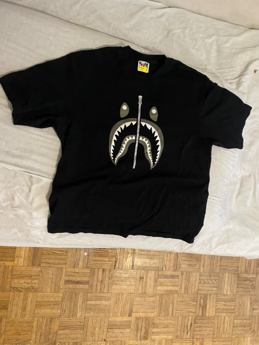 Bape tee x kaws