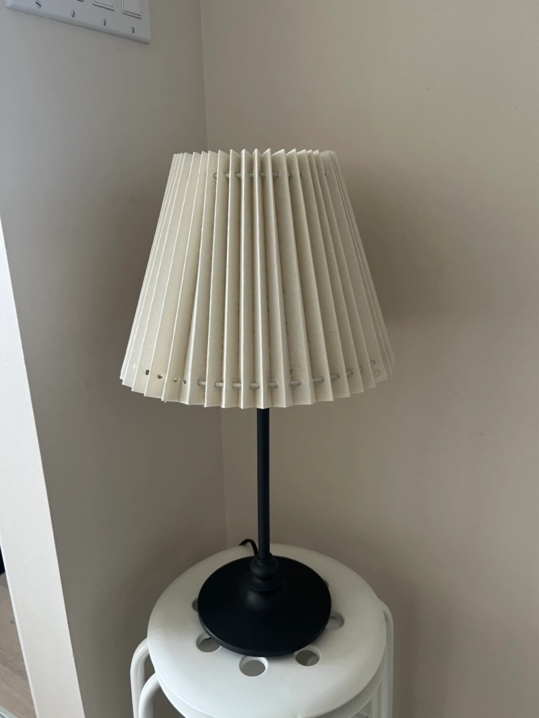 Cream Pleated Table Lamp