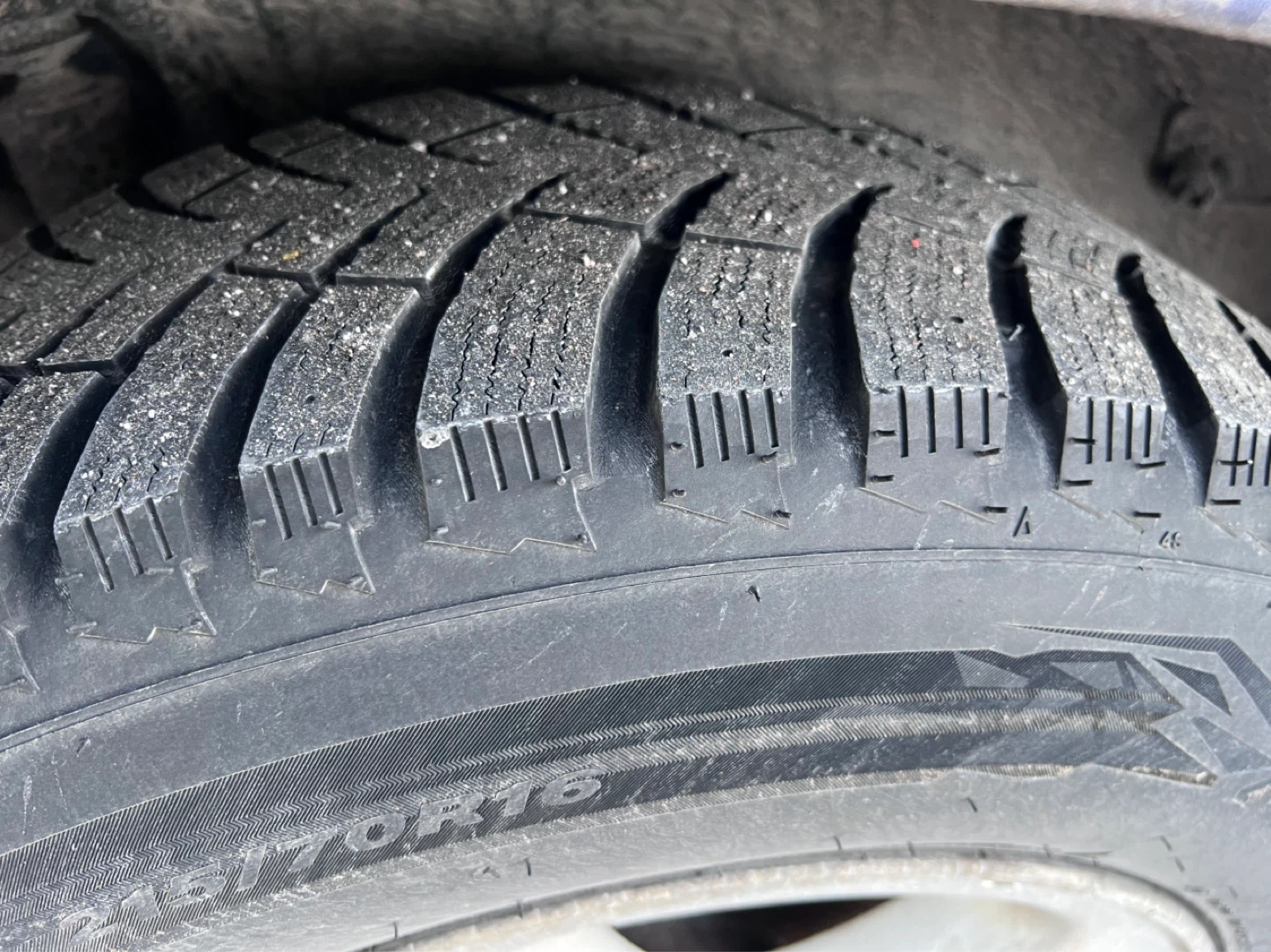 P215/70R16 Nexen Winguard Winter Tire - photo 3