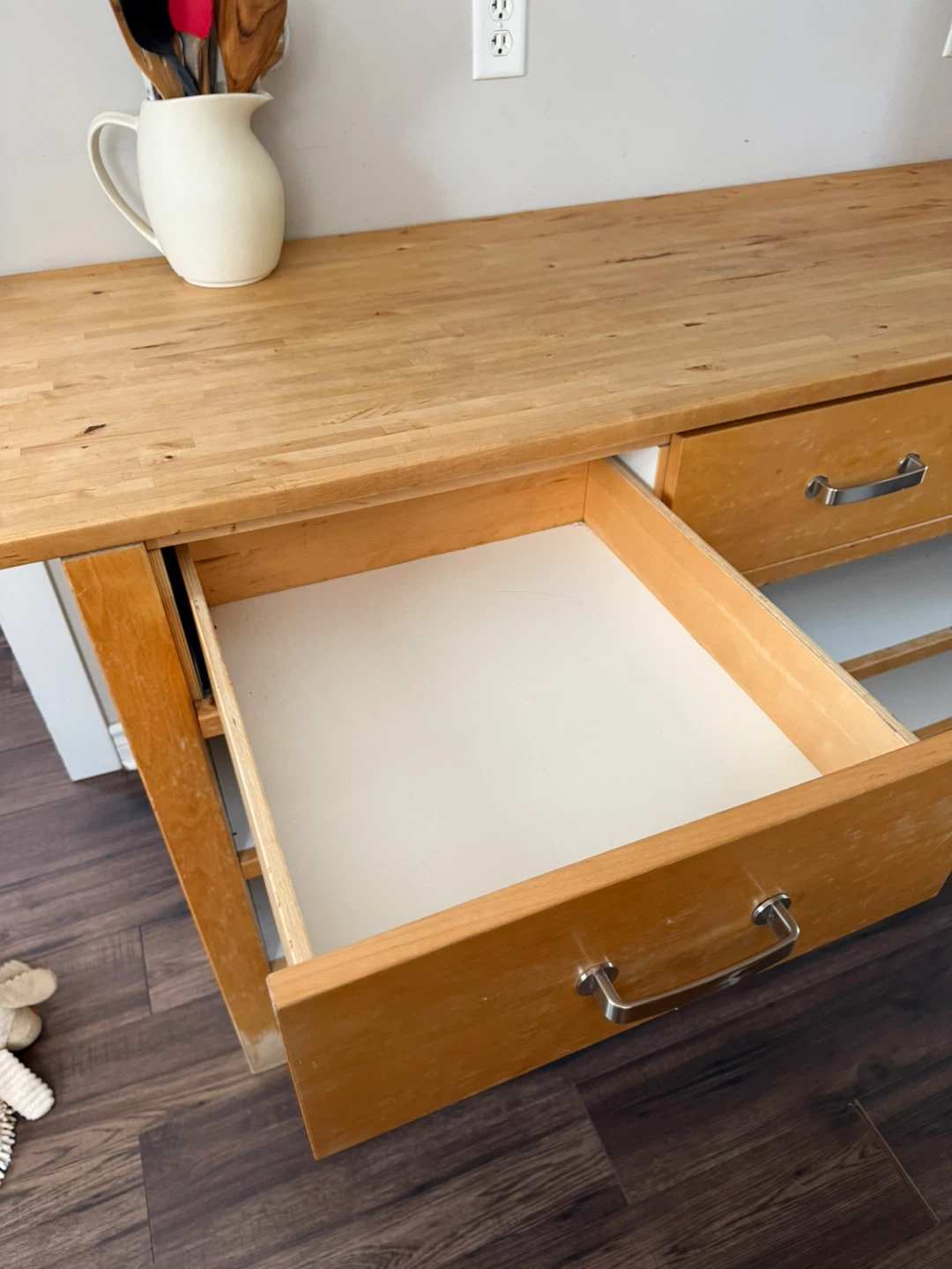Wooden kitchen island/counter with drawers and shelves - photo 2