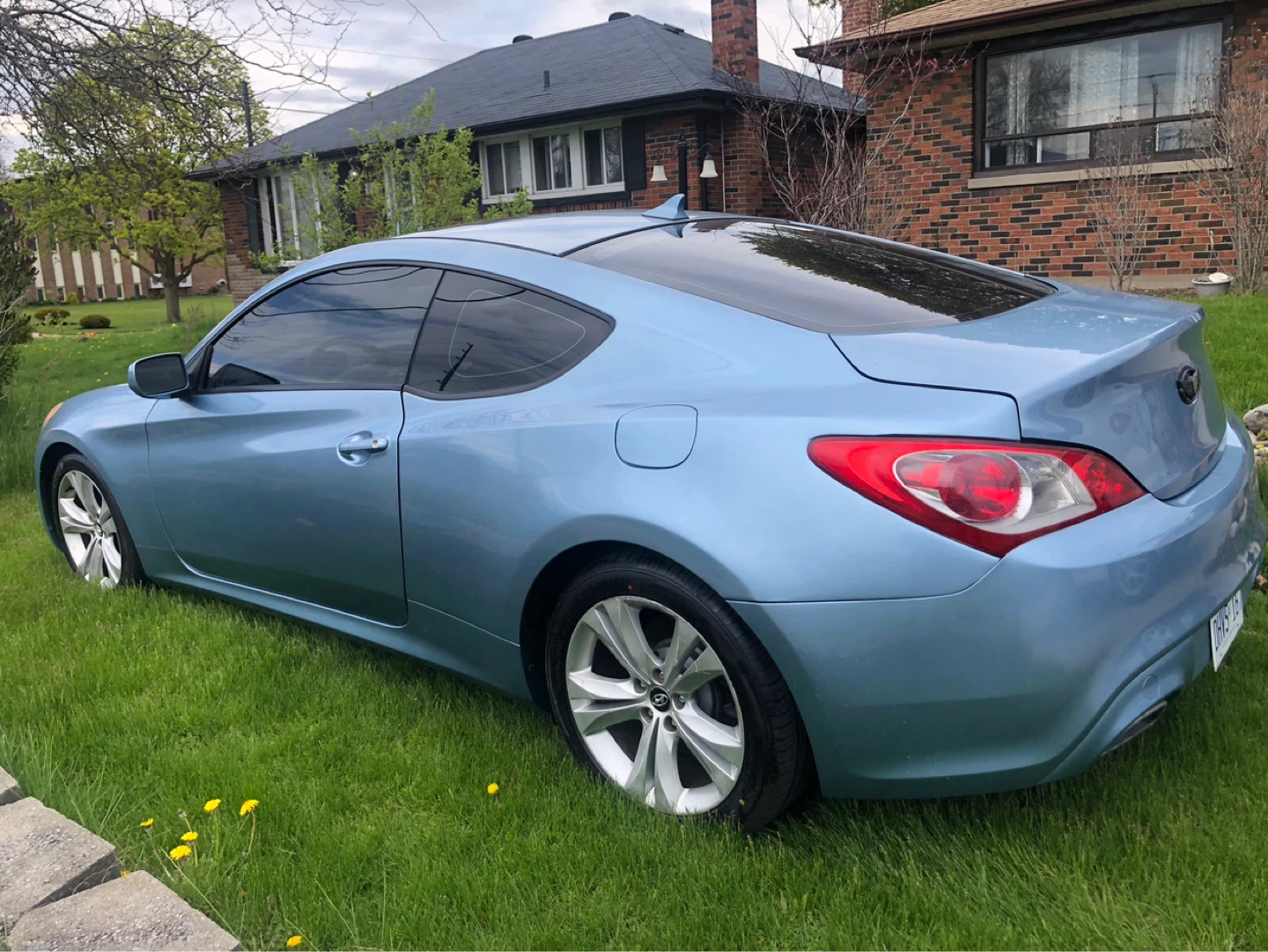 Hyundai Genesis Coupe 2.0T.  Only 232 kilometres - photo 3