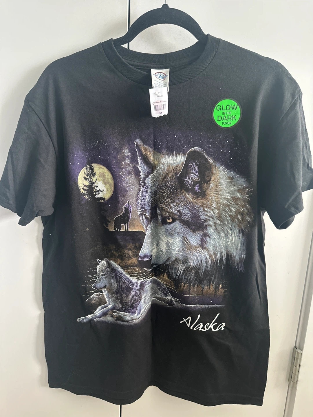 Wolf Graphic T-Shirt - Medium