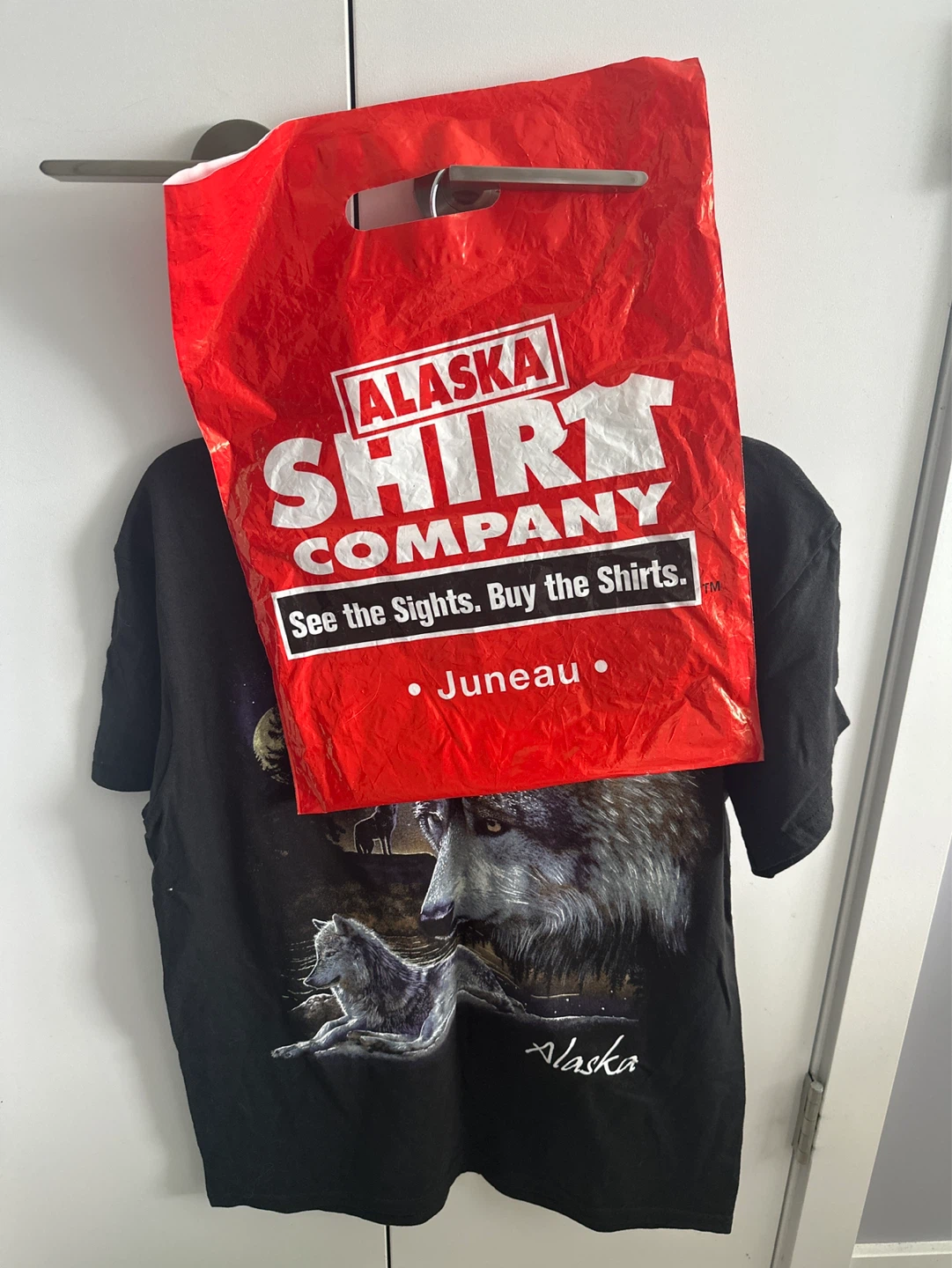 Wolf Graphic T-Shirt - Medium - photo 4