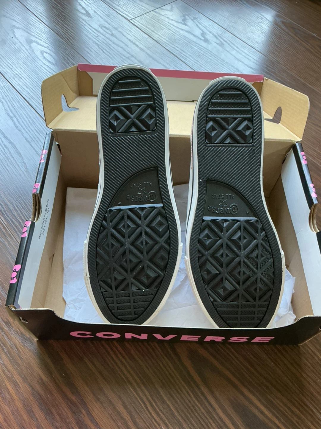 Hello Kitty x Converse Chuck Taylor Low Top Shoes - photo 2
