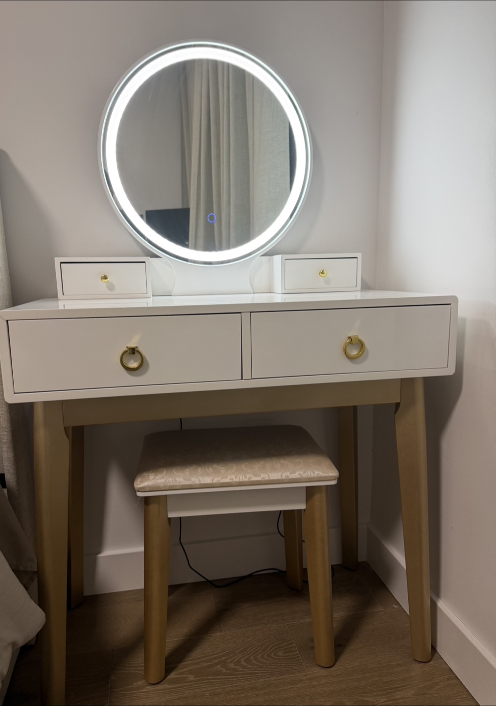 White Vanity with Lighted Mirror and Stool