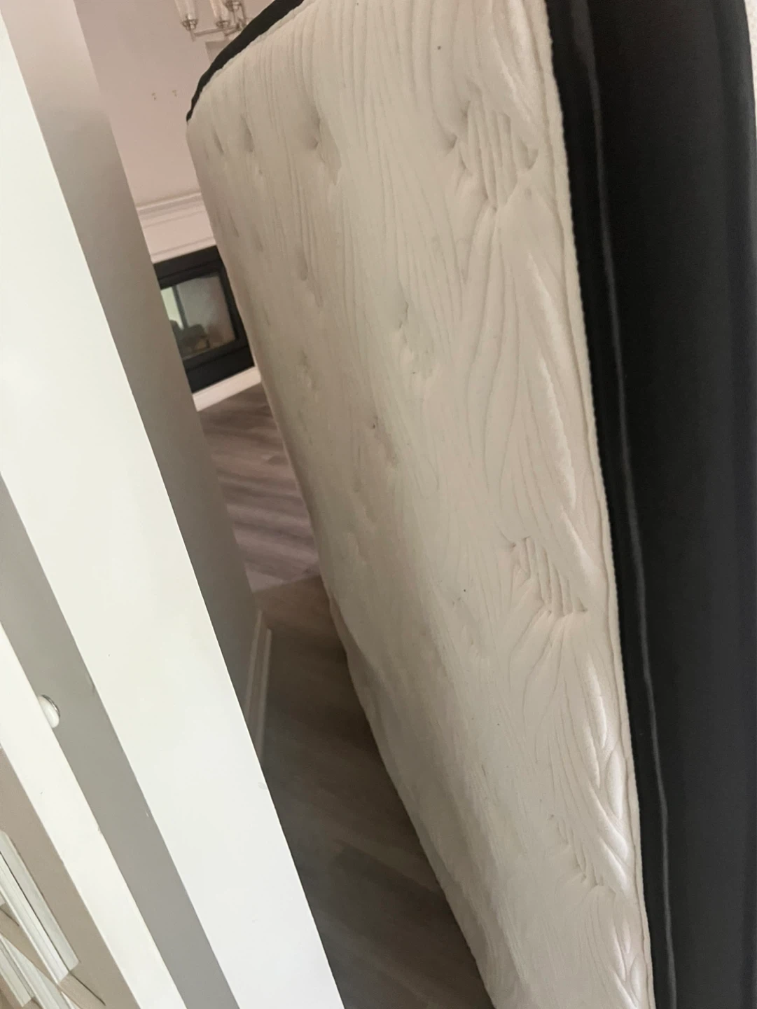 Get paid $50 to Pick up Queen Sized Mattress - photo 2