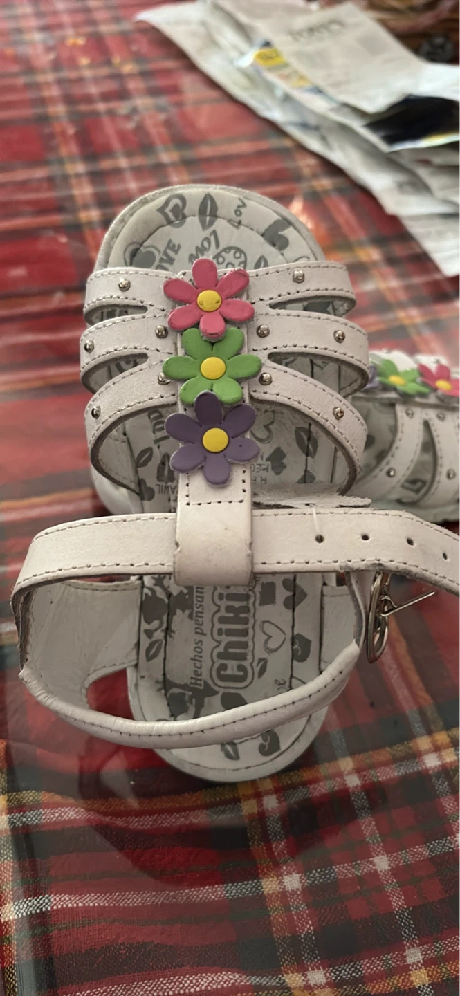 Chikiti White Flower Sandals Toddler Size 4 - photo 2