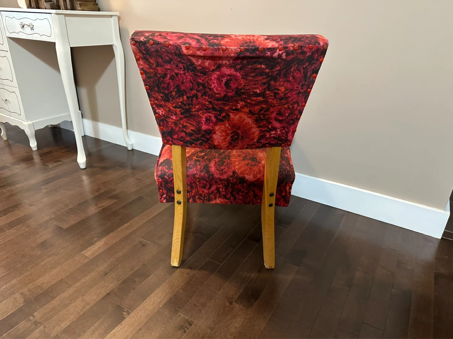 Vintage Red Floral Accent Chair - photo 2