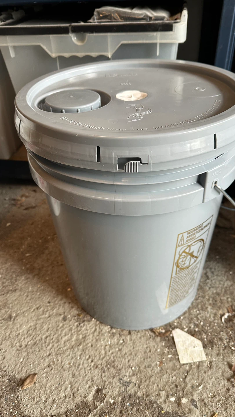 New Full Pail Latex Flat White Paint - photo 3