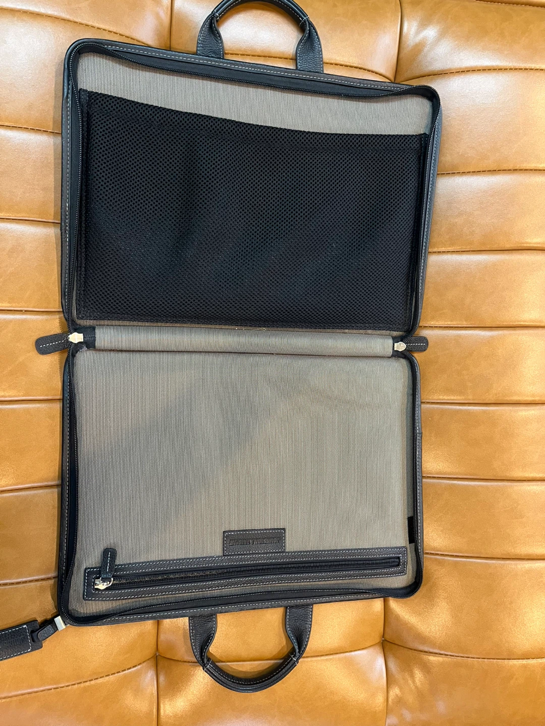 Johnston & Murphy Leather Laptop Briefcase / Messenger Bag - photo 3
