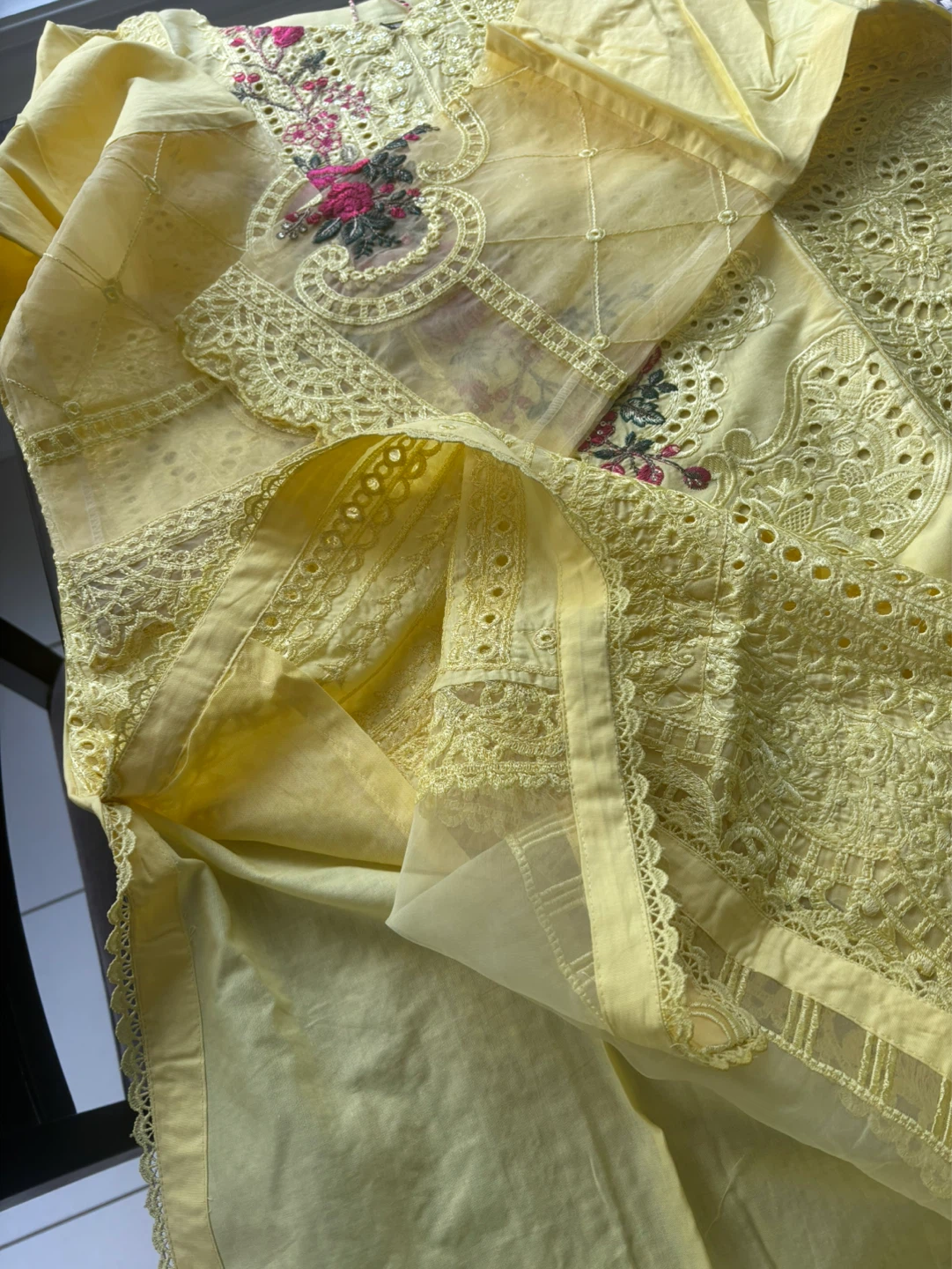 Yellow 3-Piece Embroidered cotton Suit with Floral Dupatta - photo 2