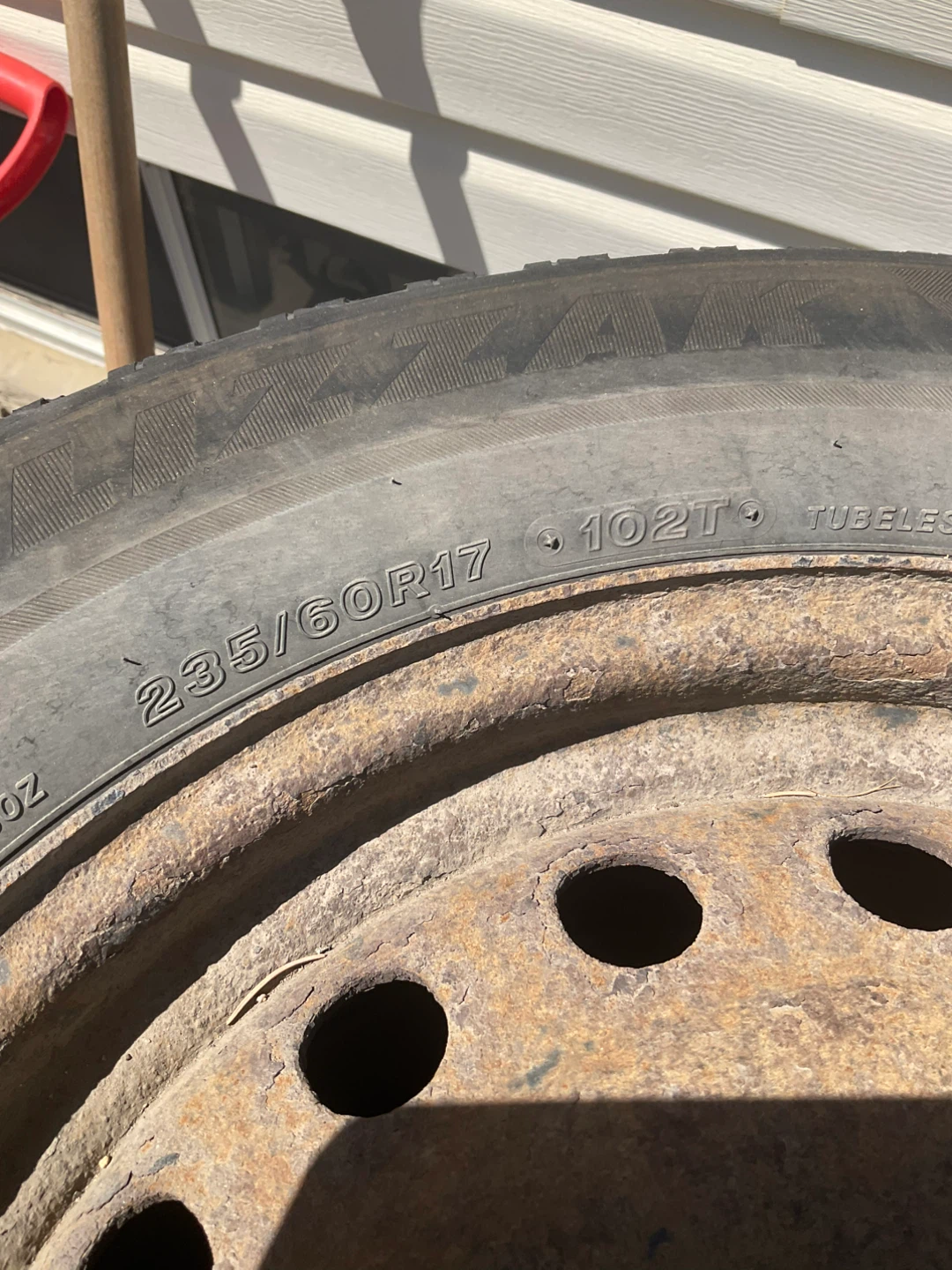 Set of 4 Winter Tires on Rims - 235/60R17 - photo 2