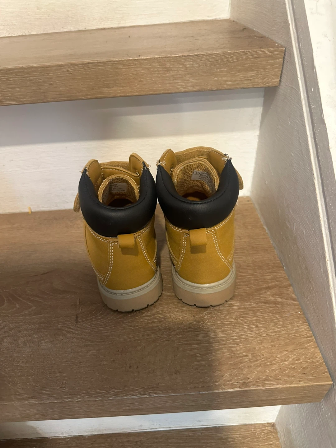 Kids  Boots Size 9 - photo 2