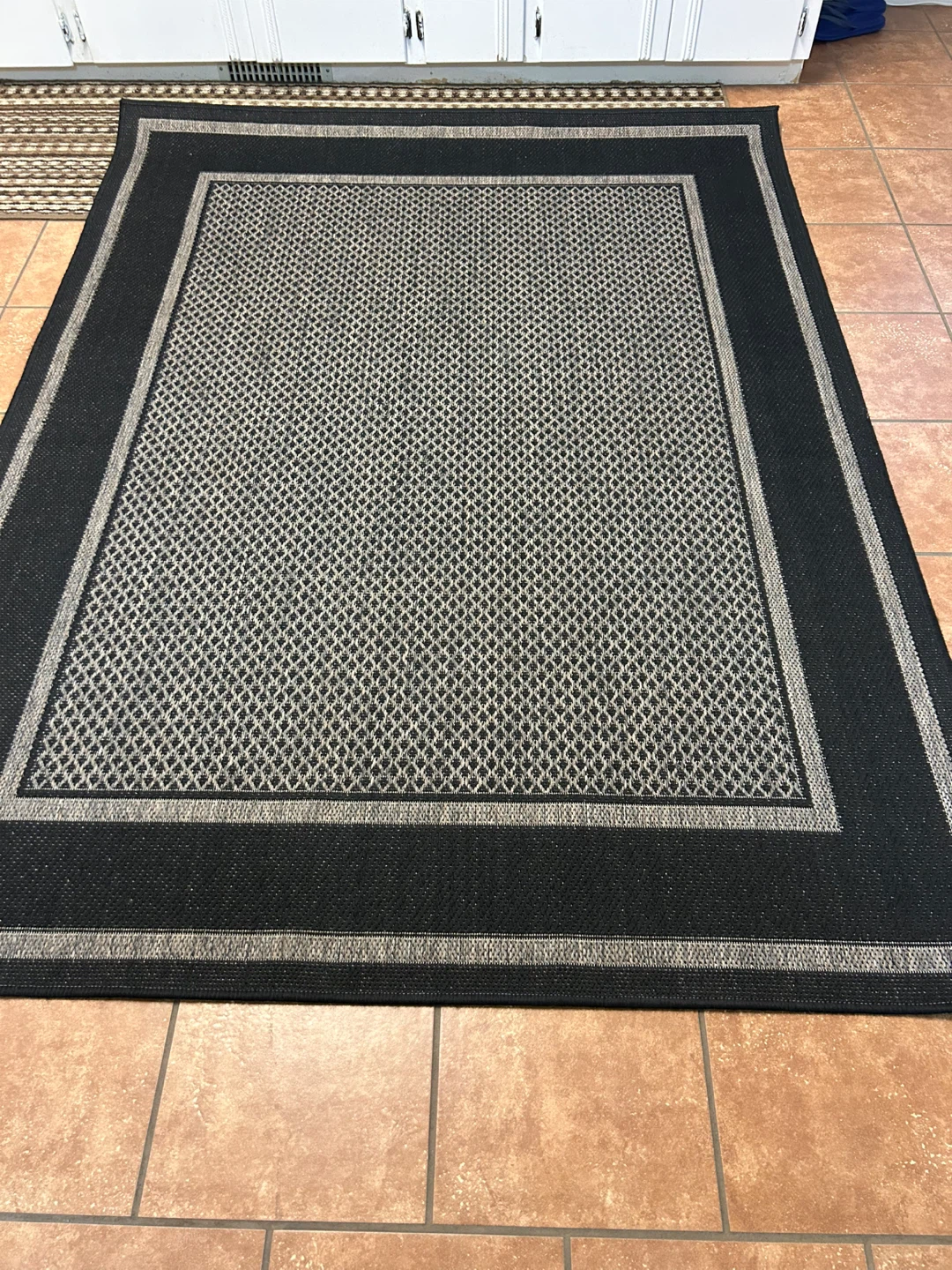 Black and Grey Area Rug - photo 2