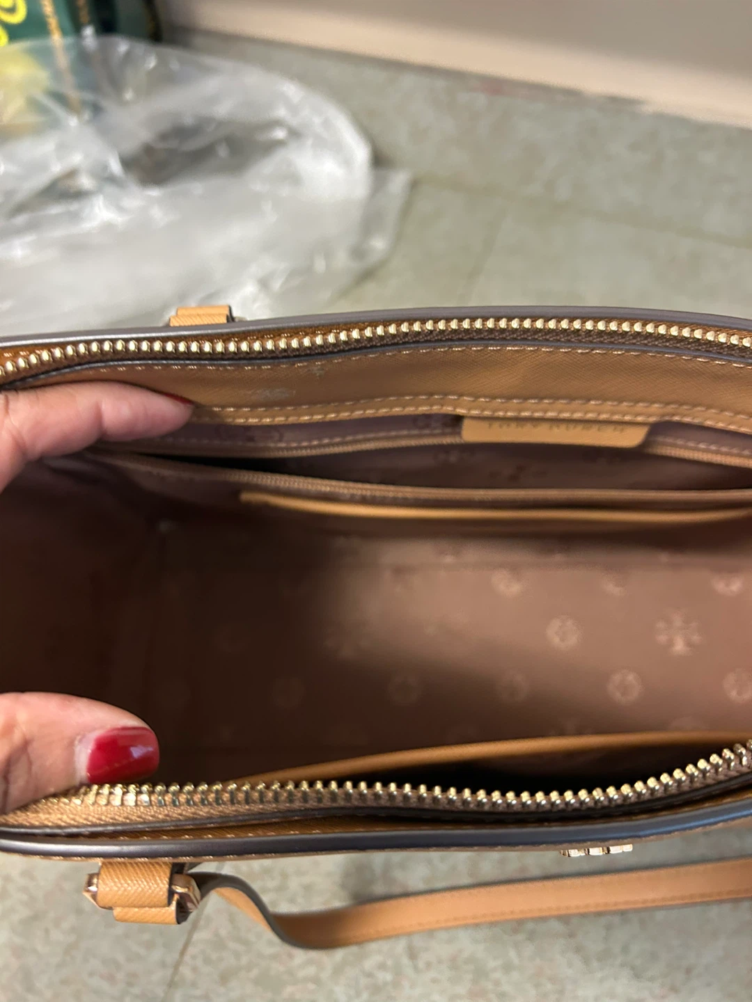 Tory Burch Leather Tote Bag - photo 4