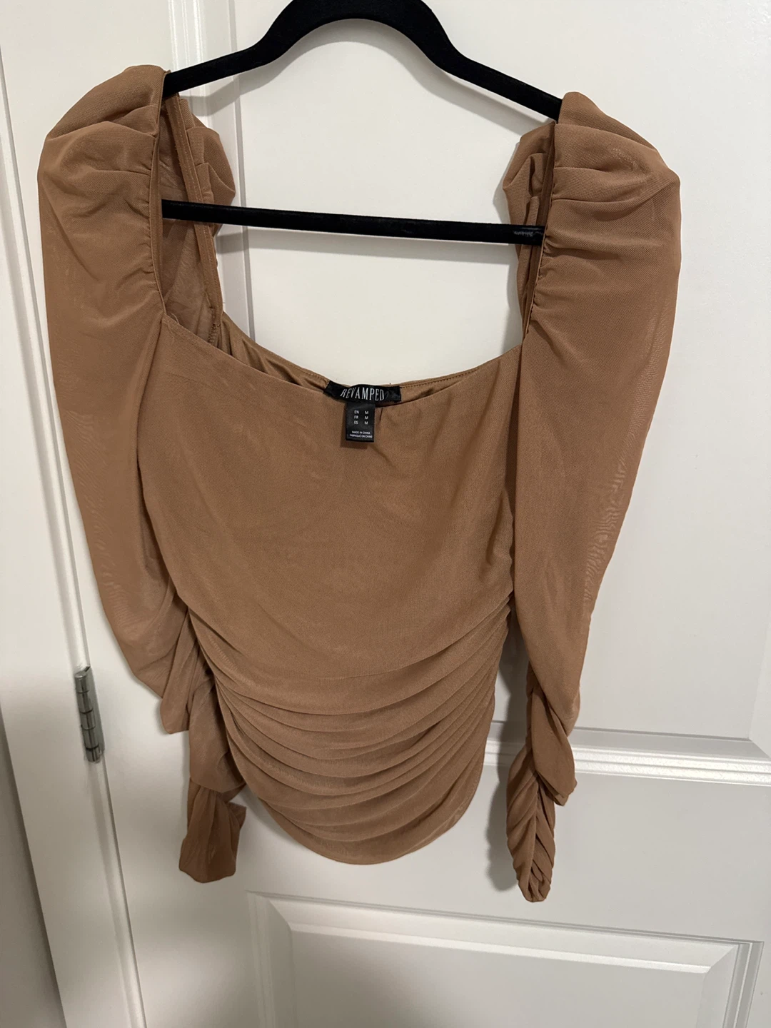 REVAMPED SHEER RUCHED TOP. M
