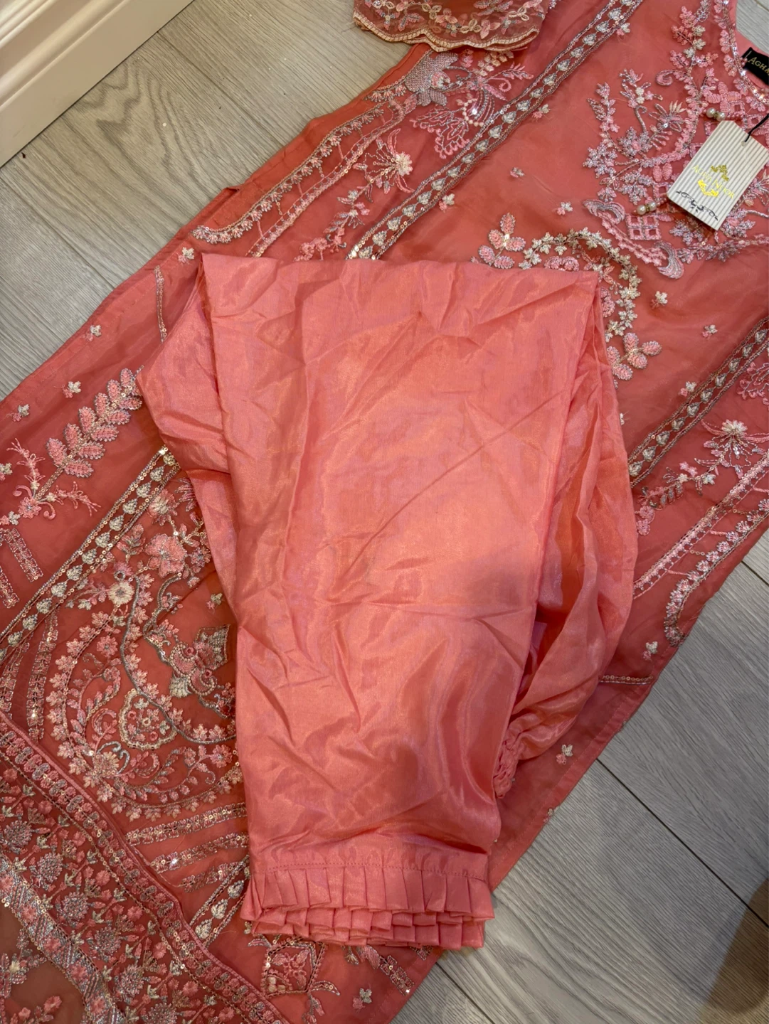 Agha Noor Embroidered Lawn Suit - photo 4