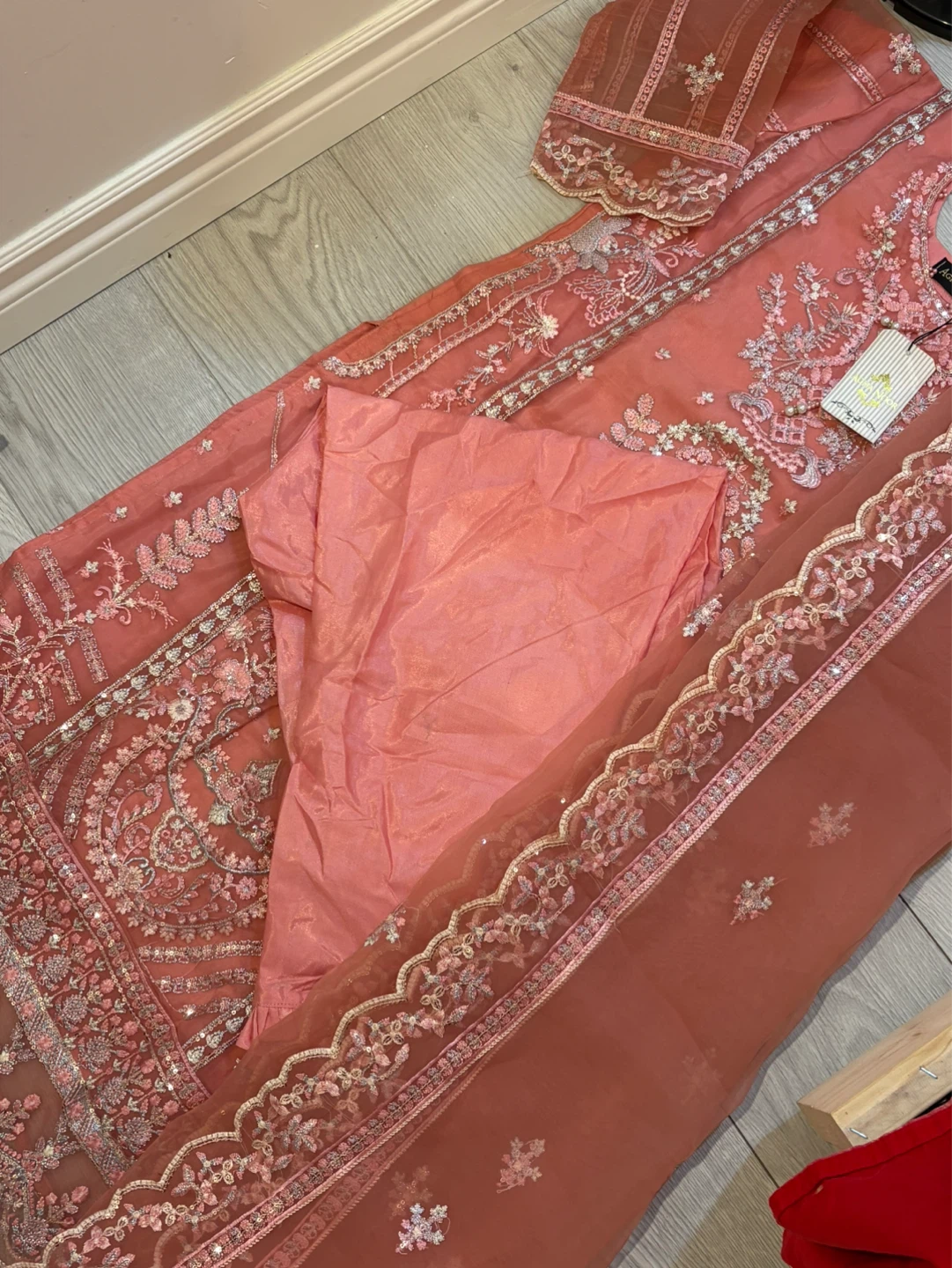 Agha Noor Embroidered Lawn Suit - photo 2