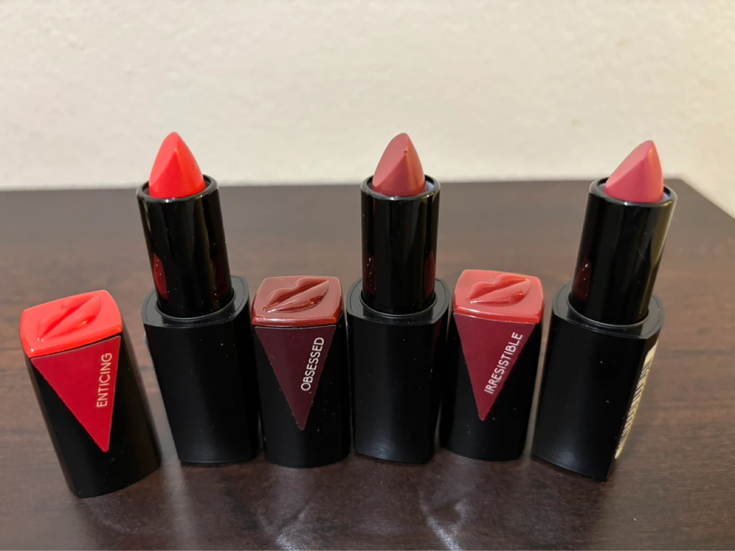 BRAND NEW LA Colors Lipstick Bundle 3 pcs