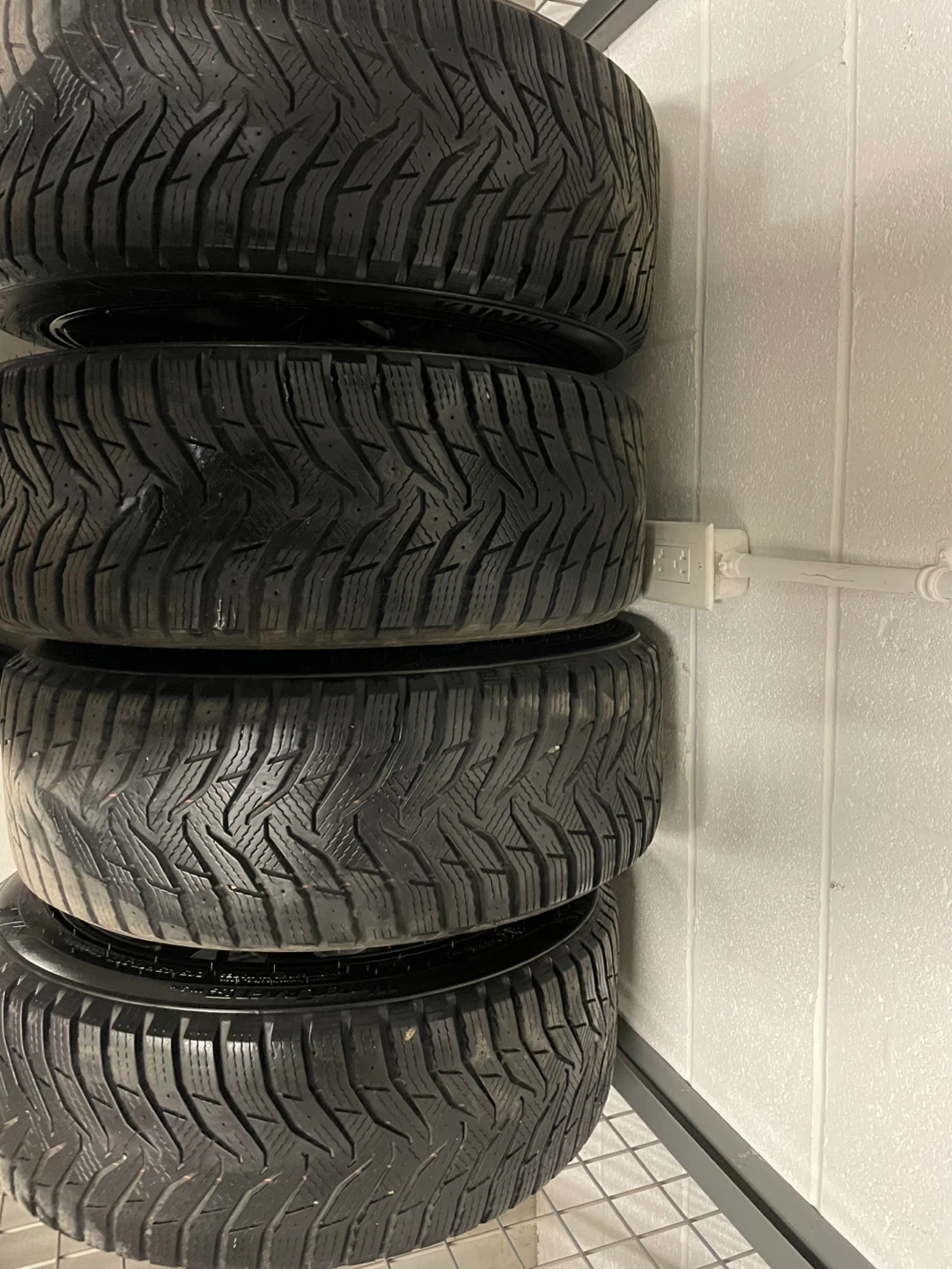 Winter tires on rims. 215/45R17 91T Tires with Black Rims - photo 2