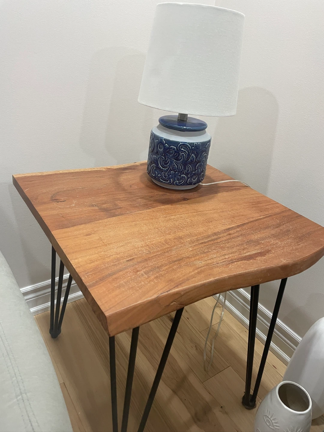 Structube Reno coffee table and side table and table lamp - photo 3