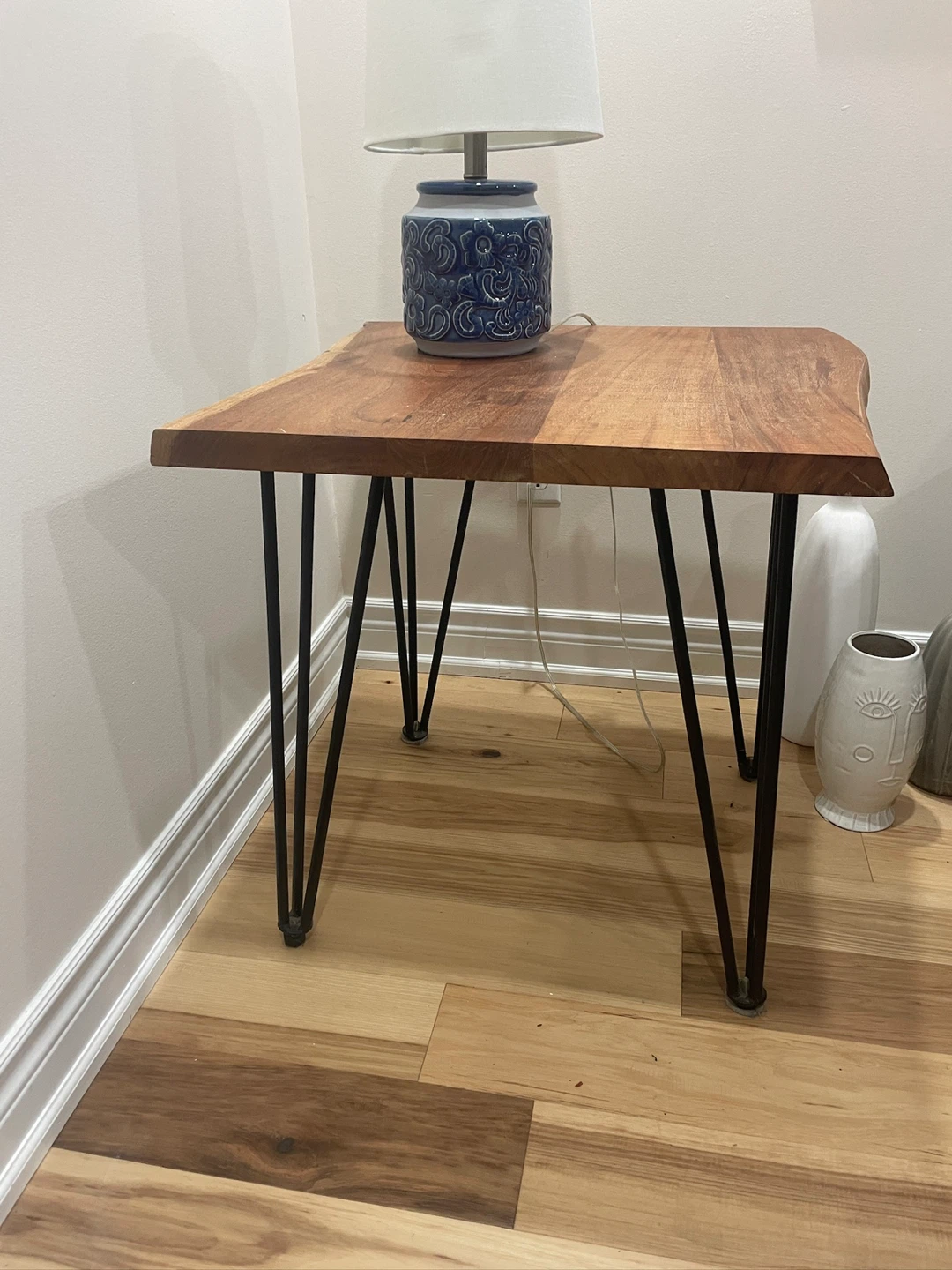Structube Reno coffee table and side table and table lamp - photo 2