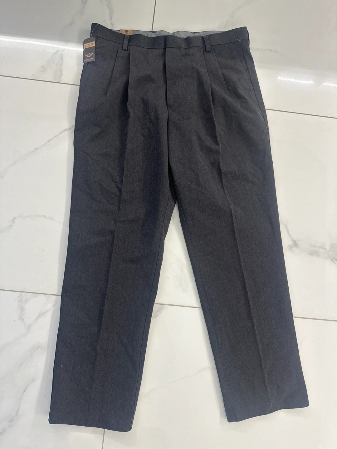 New Dockers Men's Classic Fit Pleated Pants Size 38x32