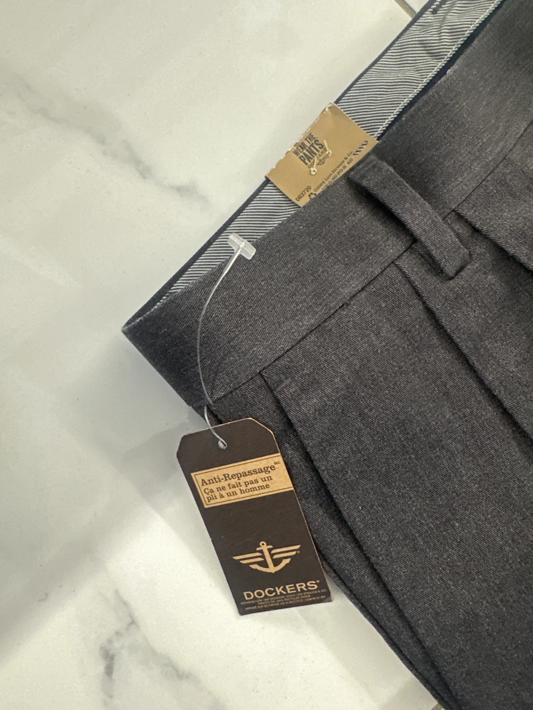 New Dockers Men's Classic Fit Pleated Pants Size 38x32 - photo 2