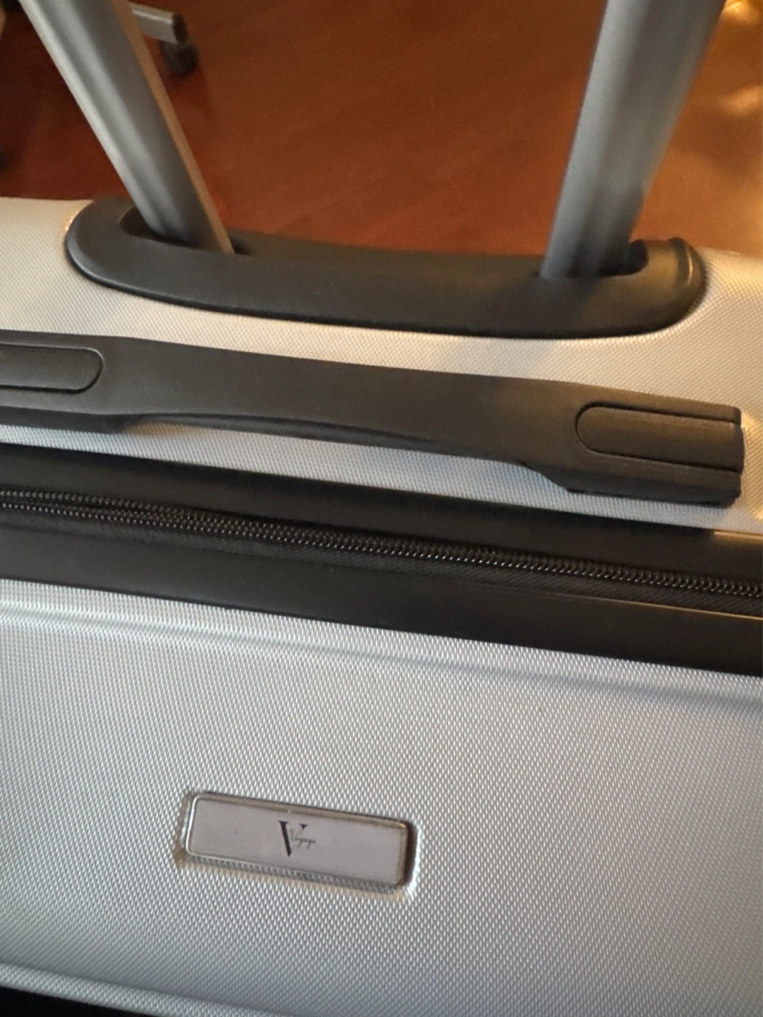 V-Light Silver Spinner Luggage - photo 4