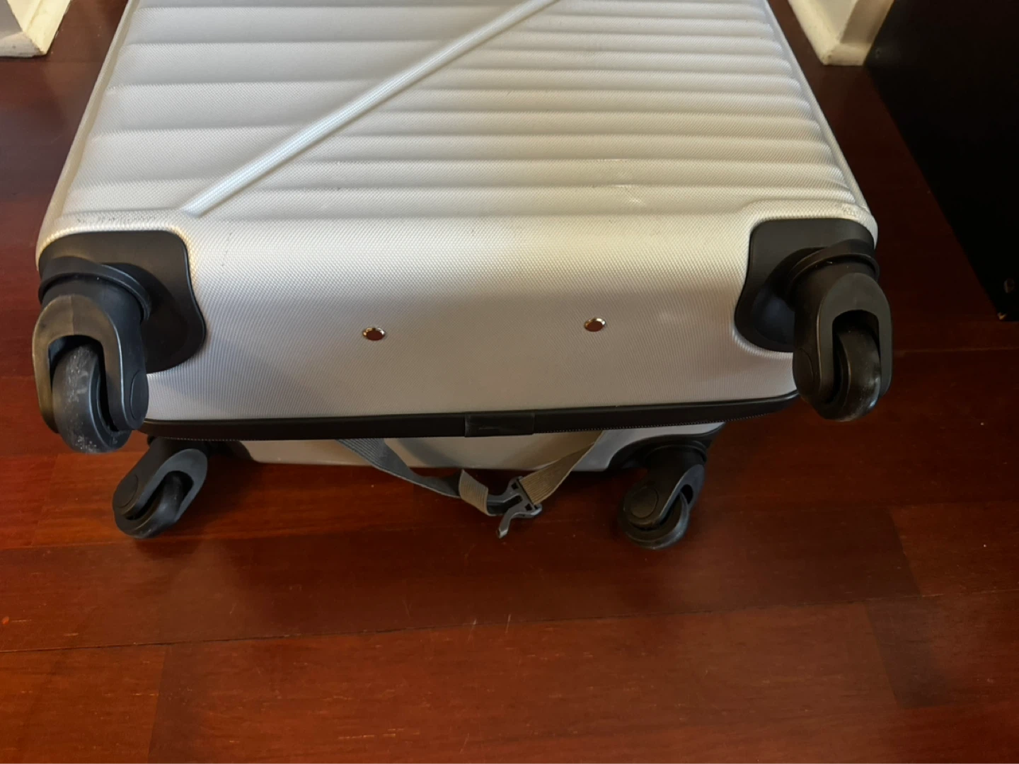 V-Light Silver Spinner Luggage - photo 5