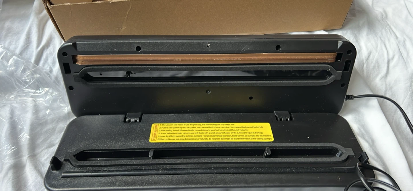 Vacuum Sealer Machine with Sealing Bags - photo 2