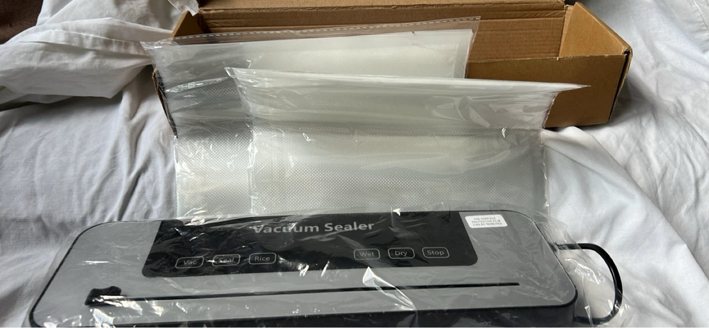 Vacuum Sealer Machine with Sealing Bags - photo 3