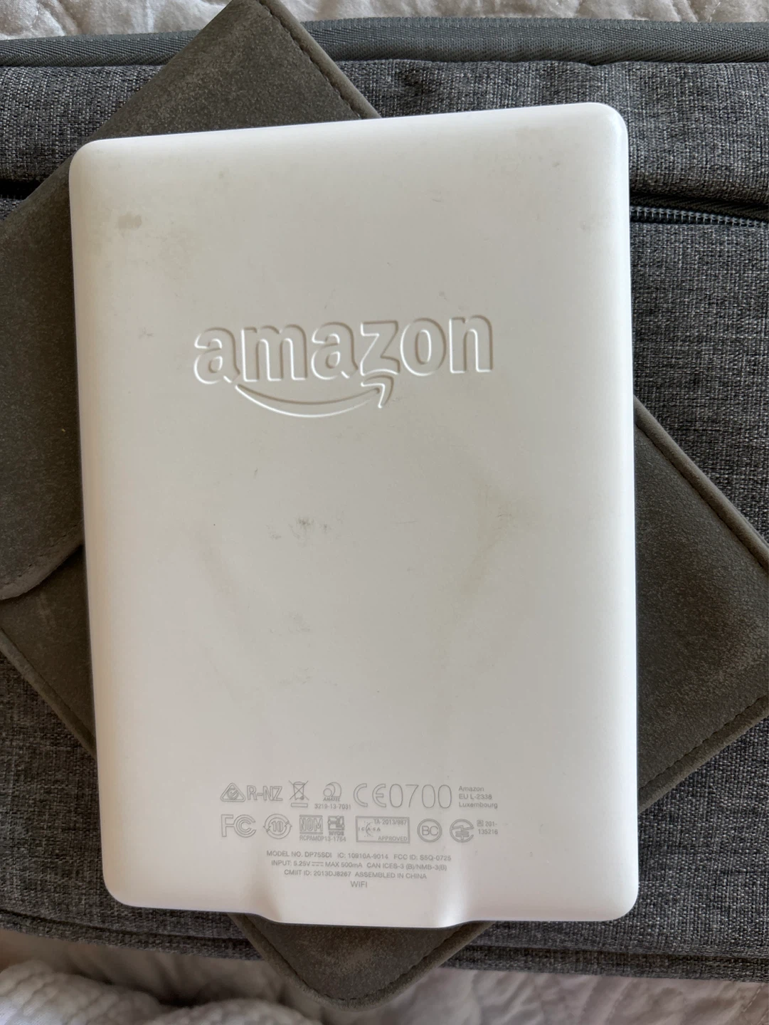 Amazon Kindle WiFi E-Reader White - photo 2