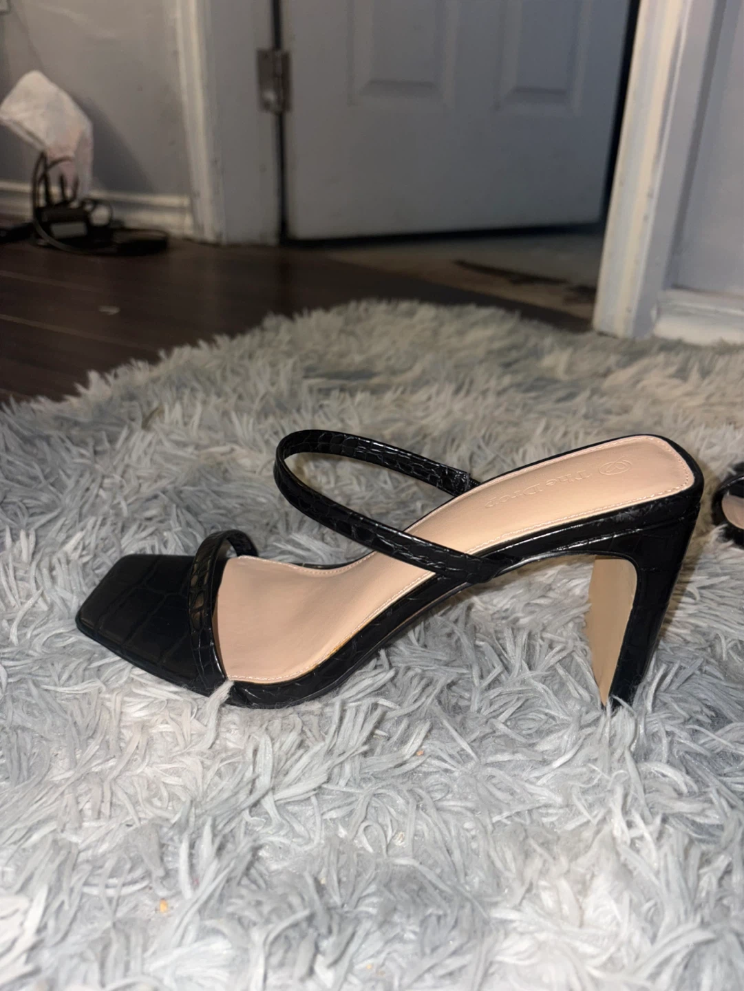 Black Crocodile-Embossed Block Heels NEVER WORN - photo 4