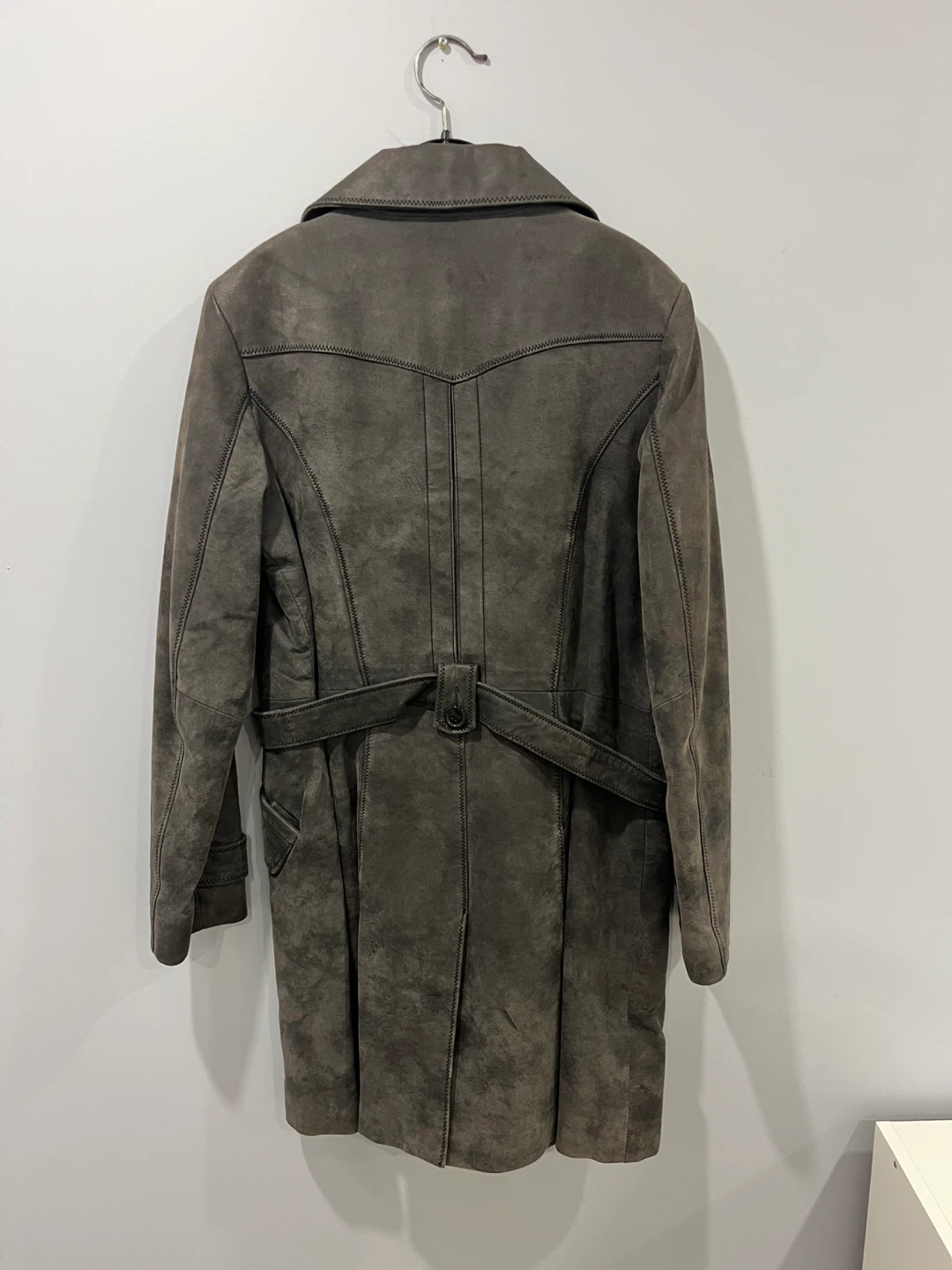 Danier Grey Suede Belted Jacket - photo 3
